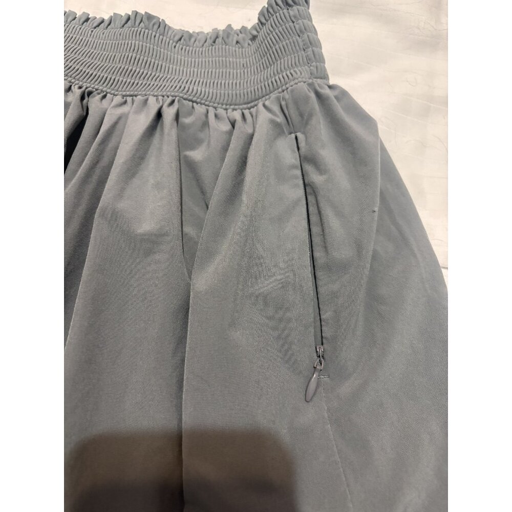 Athleta Wide Leg Shorts Womens Yoga Shorts size small Gray zipper pockets - Picture 2 of 5